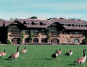 Overlook Lodge And Stone Cottages At Bear Mountain